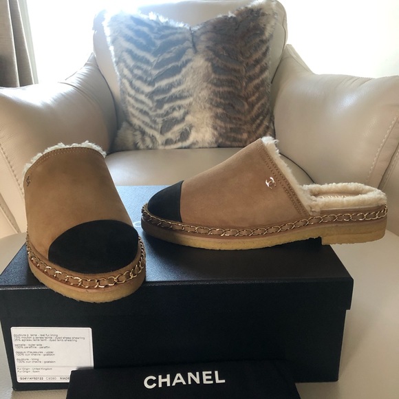 CHANEL Shoes - ❌SOLD❌NIB Chanel Suede & Shearling Slide
